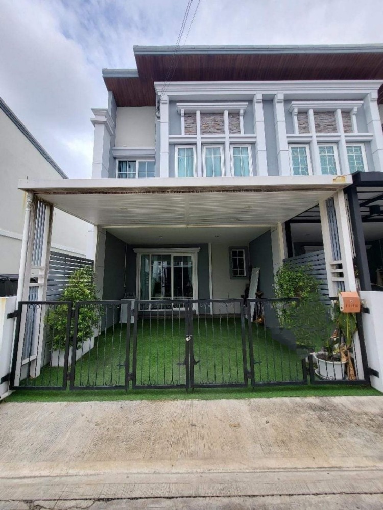 For SaleHouseSukhumvit, Asoke, Thonglor : 🏢 Golden Town, Sukhumvit-Bearing 🏢 Sell 2-story townhome, Golden Town, Sukhumvit-4-year new village bearings and complete furniture!