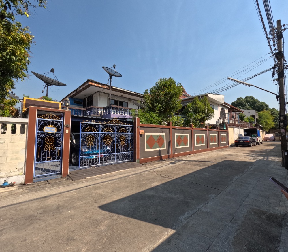 For SaleHouseBang kae, Phetkasem : House for sale, Housing, Soi Petchkasem 3, in the center of the city, good location, great value, 600 sqm.