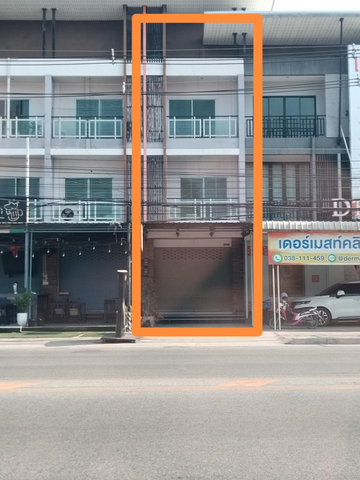 For SaleShophousePattaya, Bangsaen, Chonburi : Sell ​​or rent 3 -storey commercial building, good location on the road to Ang Sila