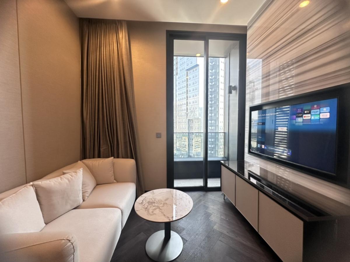 For RentCondoSukhumvit, Asoke, Thonglor : New, Unboxing The Esse Sukhumvit 36, next to BTS, size 38, price 42,000 baht. Interested in watching 0808144488.