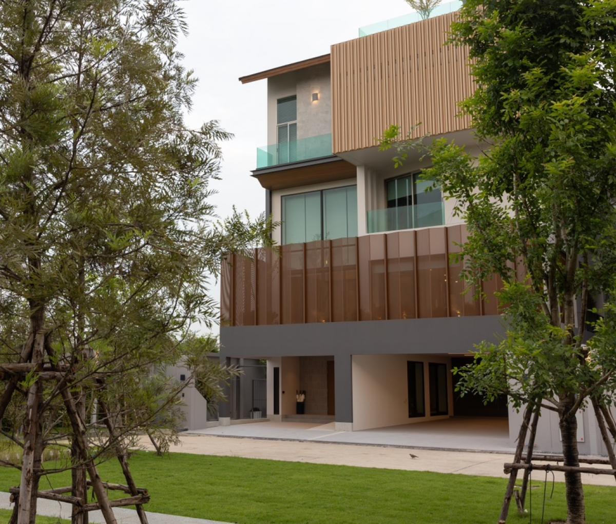 For SaleHouseYothinpattana,CDC : PRIVATE NIRVANA 19 Residence (Private Neva 19 RESIDEN), a 5 -story detached house with a private pool, only 19 units, Lat Pla Khao area, SOL and Rill.