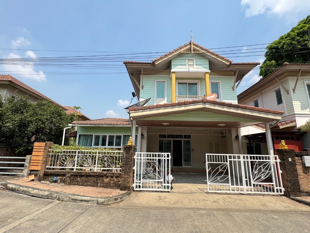 For SaleHouseRattanathibet, Sanambinna : Call now! Single house for sale near Ngamwongwan Intersection, 2 km away. Prinyada Samukkee single house in good condition, close to the expressway, 7 minutes away