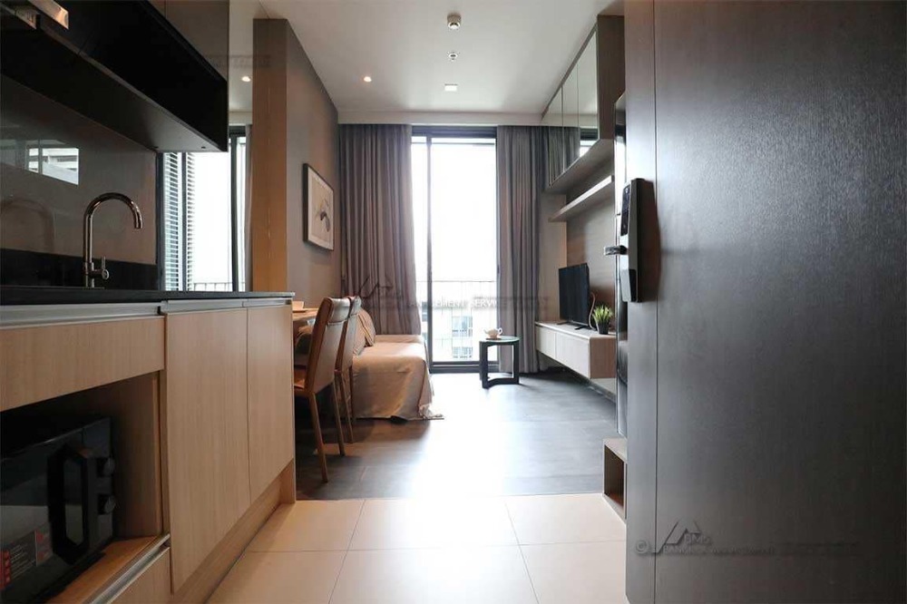 For RentCondoSukhumvit, Asoke, Thonglor : Edge by Sansiri (Sukhumvit 23) Rent. Edge by Sansiri Sukhumvit 23, 4th floor, Built in furniture, decorated 24,000 baht/month, near BTS and MRT, with 15 March 68.