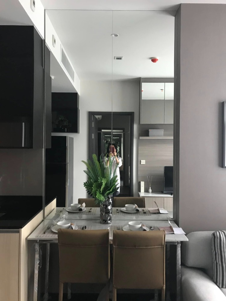 For RentCondoSukhumvit, Asoke, Thonglor : Edge by Sansiri (Sukhumvit 23) Rent. Edge by Sansiri Sukhumvit 23, 4th floor, Built in furniture, decorated 24,000 baht/month, near BTS and MRT, with 15 March 68.