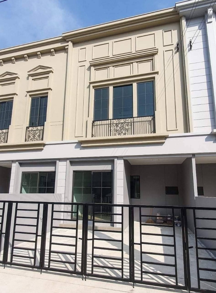 For RentTownhouseBangna, Bearing, Lasalle : 2-story townhome, good location, beautiful decoration for rent in Bang Na-Bang Kaew area, near Mega Bang Na, only 2.7 km.