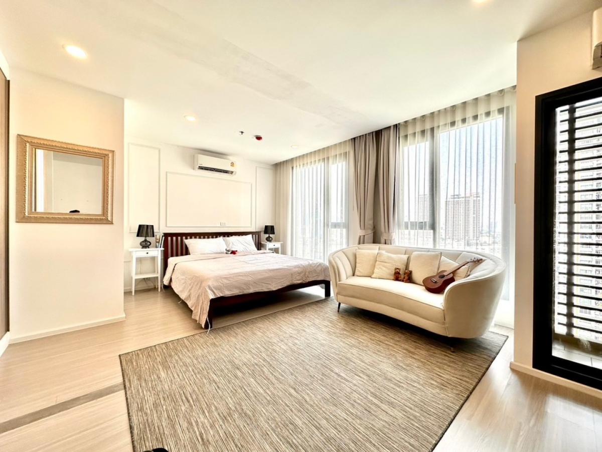 For RentCondoSapankwai,Jatujak : Rent a large room 2 Bedroom@Condo Denim Chatuchak (MRT Chatuchak) 55 sq.m., 2 bedrooms, 2 bathrooms, corner rooms The room wall is not attached to other rooms. Like a detached house in a condo Calm and most privacy decorated in Modern Classical Contempora