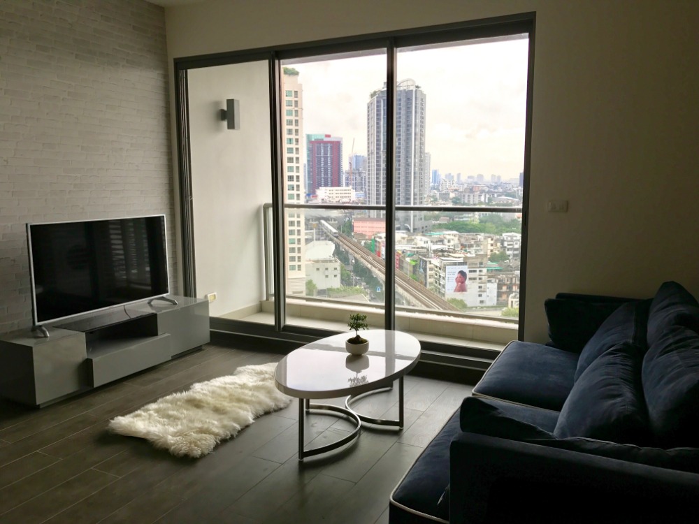 For RentCondoSukhumvit, Asoke, Thonglor : Rent The Lofts Ekkamai 1 Bedroom 45 sq.m. Condo near BTS Ekkamai #MKR250207