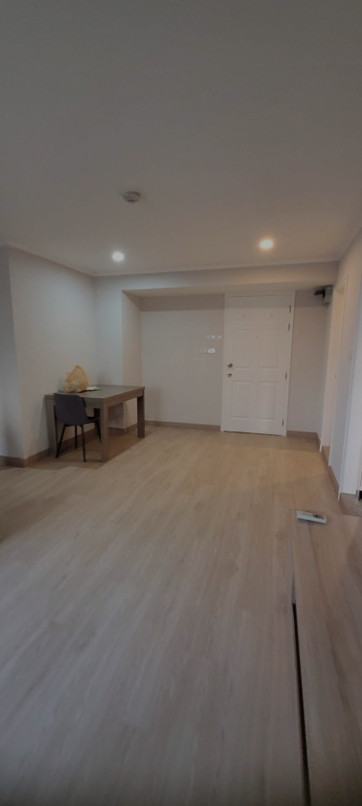 For RentCondoRatchadapisek, Huaikwang, Suttisan : For Rent Lumpini Ville Cultural Center TowerD1 FL2 big space 2bed 2bath 60sqm near MRT Huai Khwang affordable good location 18,000THB/mo