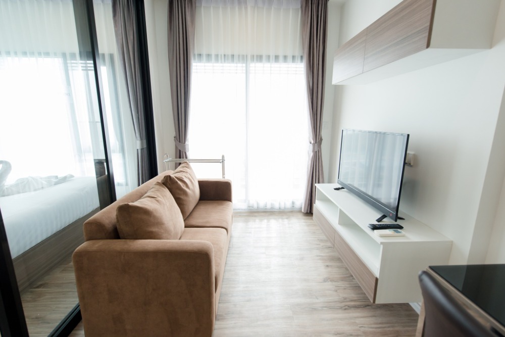 For RentCondoSriracha Laem Chabang Ban Bueng : Condo with beautiful decorative furniture for rent in Chonburi-Sriracha Near the St. Paul Convent School, only 2.4 km.