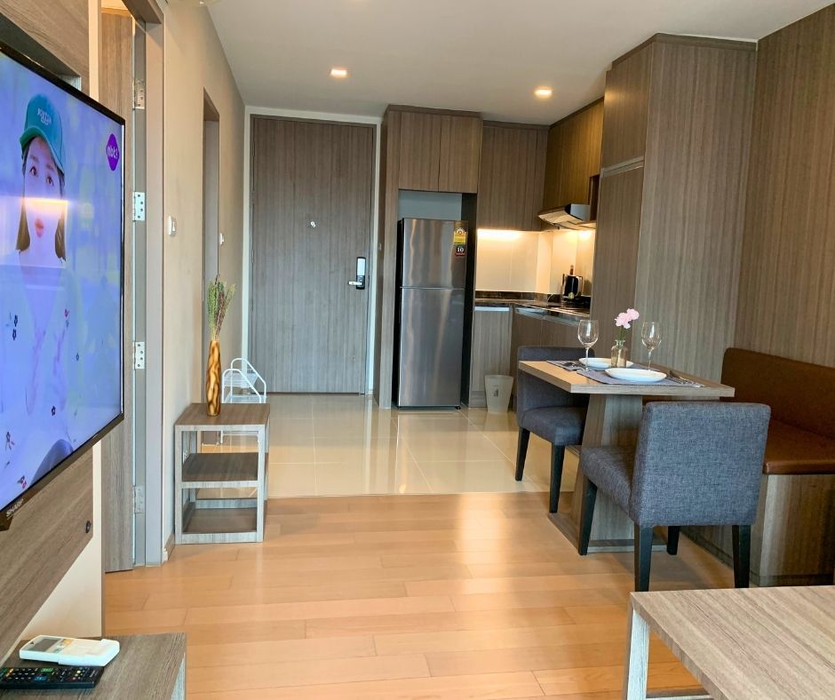 For RentCondoSukhumvit, Asoke, Thonglor : Condo, 8th floor, good location with beautiful decorative furniture for rent in Thonglor-Sukhumvit Near Camillian Hospital, only 600 meters