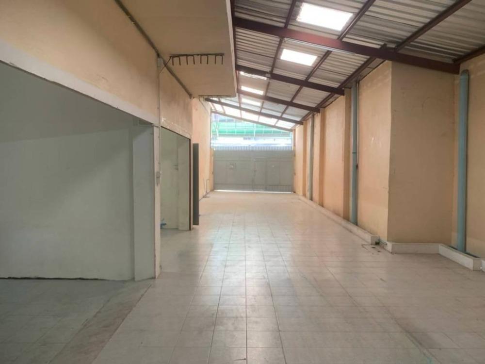 For RentOfficePinklao, Charansanitwong : 4-Story Commercial Building for Rent | 900 sq.m. | 500m from MRT Charan 13