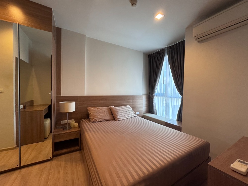 For RentCondoSathorn, Narathiwat : Rhythm Sathorn. The room is very beautiful. Never rent, near BTS, Saphan Taksin, available for rent and watch.