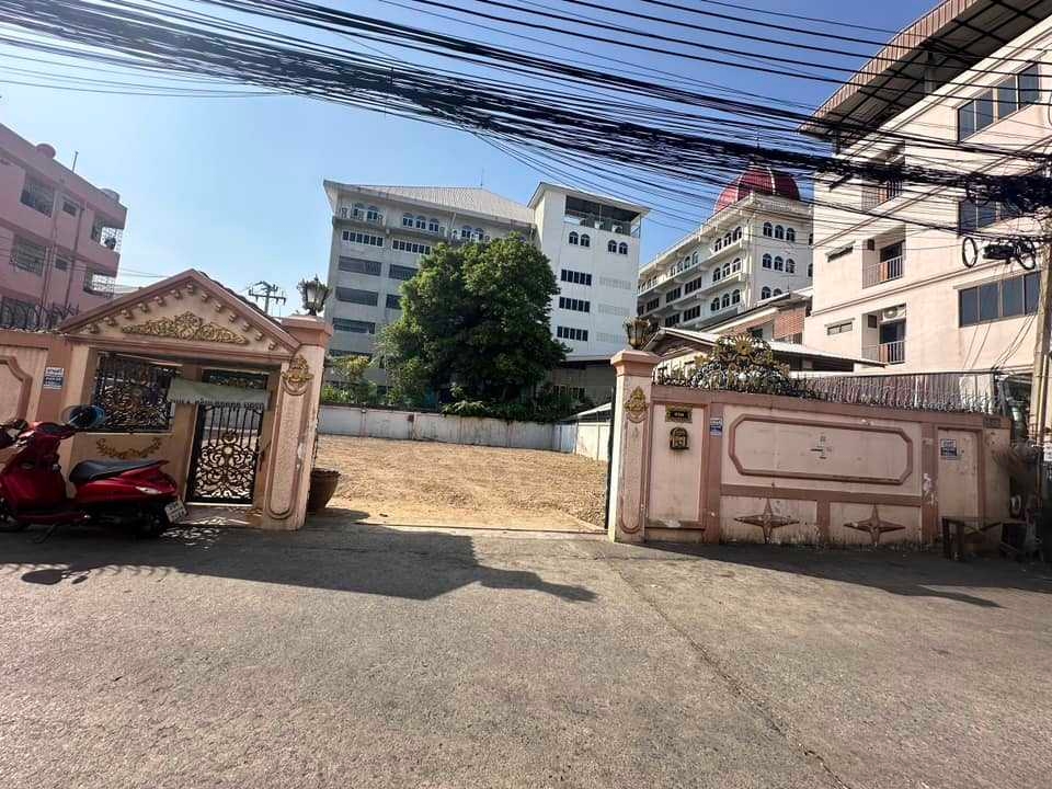 For SaleLandRama3 (Riverside),Satupadit : LTHC11843 - Land for Sale in Sathu Pradit Soi 28 Size 165 SQW. Near Central Rama 3 ONLY 33 MB