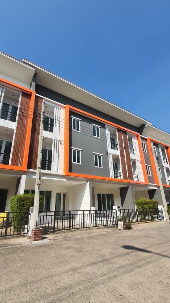 For SaleHome OfficeNawamin, Ramindra : Townhome for businessmen This is the opportunity for you to expand your life and business area to grow to the full potential.