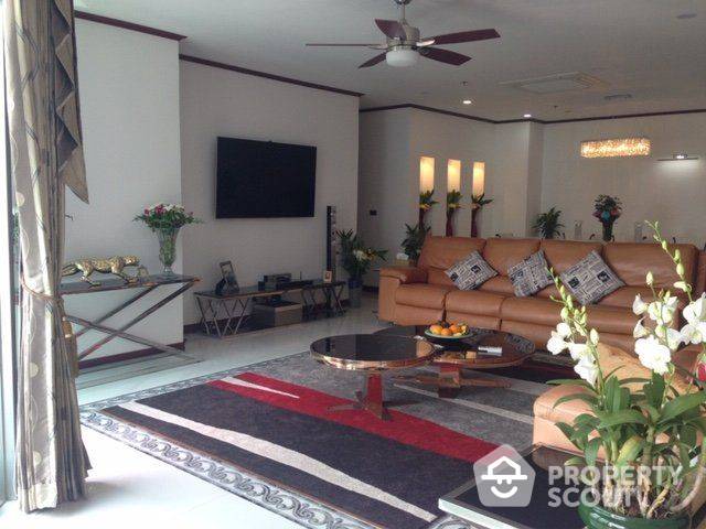 For RentCondoWongwianyai, Charoennakor : 3-BR Condo at Baan Sathorn Chaopraya near BTS Krung Thon Buri