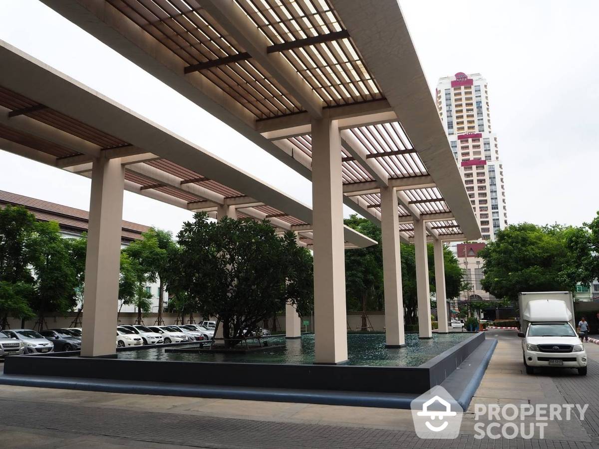 For RentCondoWongwianyai, Charoennakor : 3-BR Condo at Watermark Chaophraya near BTS Krung Thon Buri