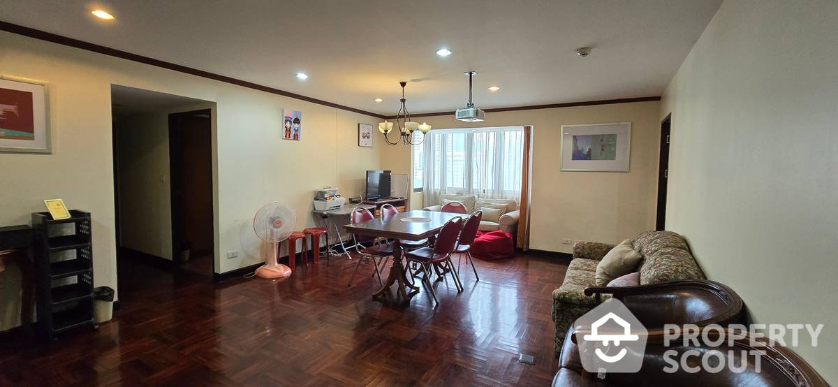 For RentCondoNana, North Nana,Sukhumvit13, Soi Nana : 4-BR Condo at Omni Tower near BTS Nana