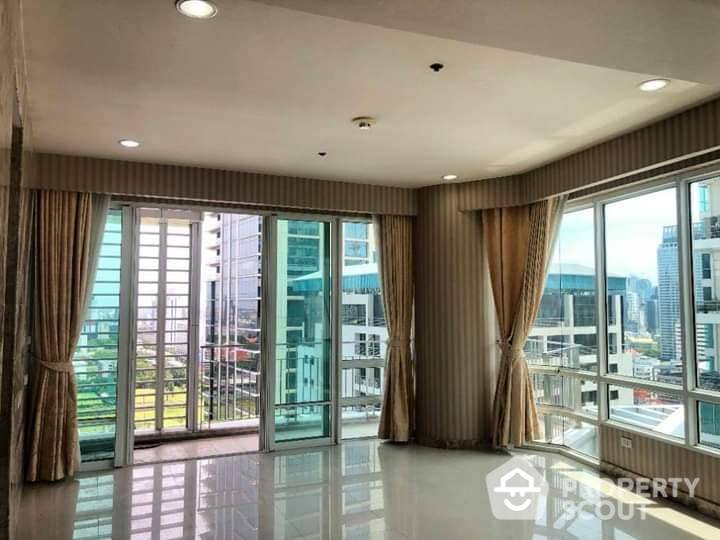 For SaleCondoWitthayu, Chidlom, Langsuan, Ploenchit : 2-BR Condo at Baan Rajprasong Condominium near BTS Ratchadamri