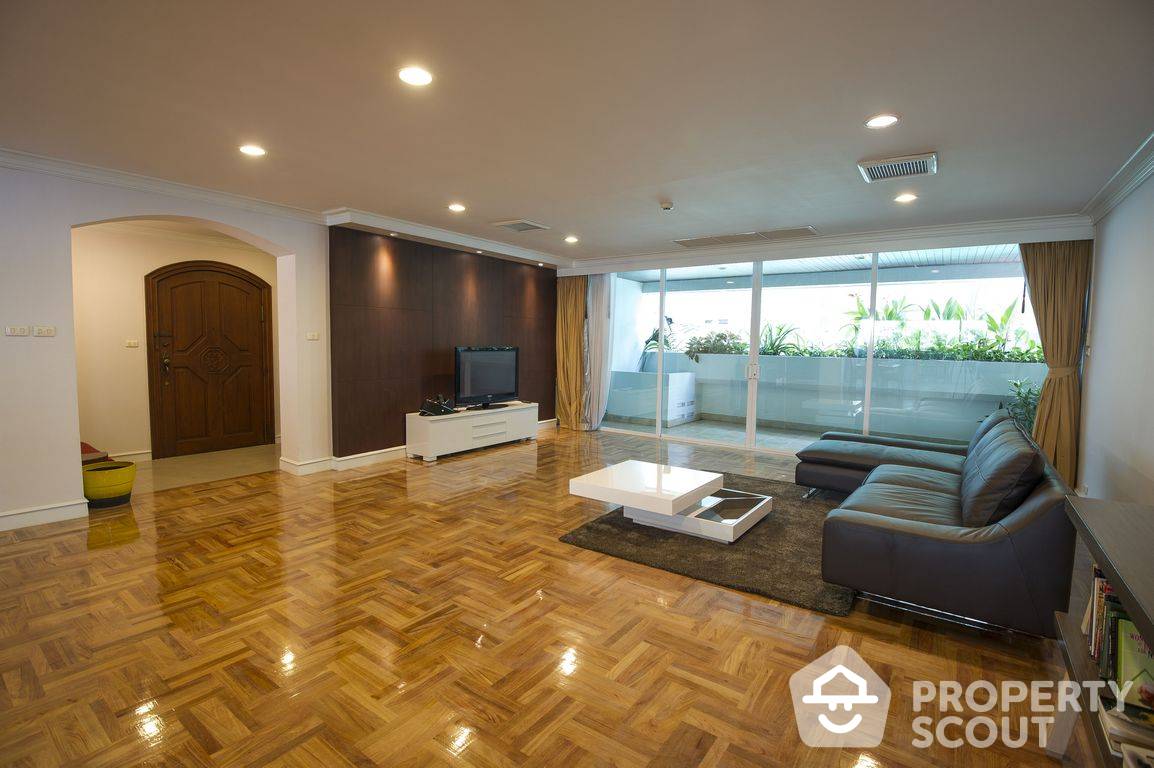 For RentCondoSukhumvit, Asoke, Thonglor : 3-BR Apt. near BTS Phrom Phong