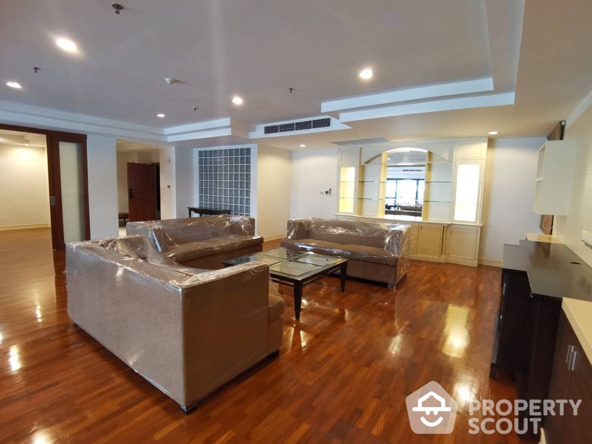 For RentCondoOnnut, Udomsuk : 3-BR Condo at Shanti Sadan near BTS Thong Lor