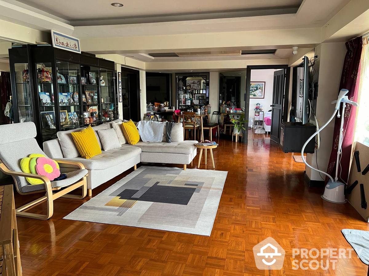 For SaleCondoSukhumvit, Asoke, Thonglor : 3-BR Condo at Yada Residental Condominium near BTS Phrom Phong