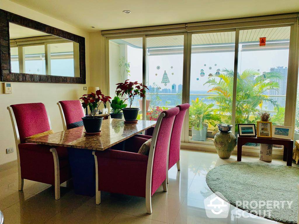 For SaleCondoWongwianyai, Charoennakor : 3-BR Condo at Watermark Chaophraya near BTS Krung Thon Buri