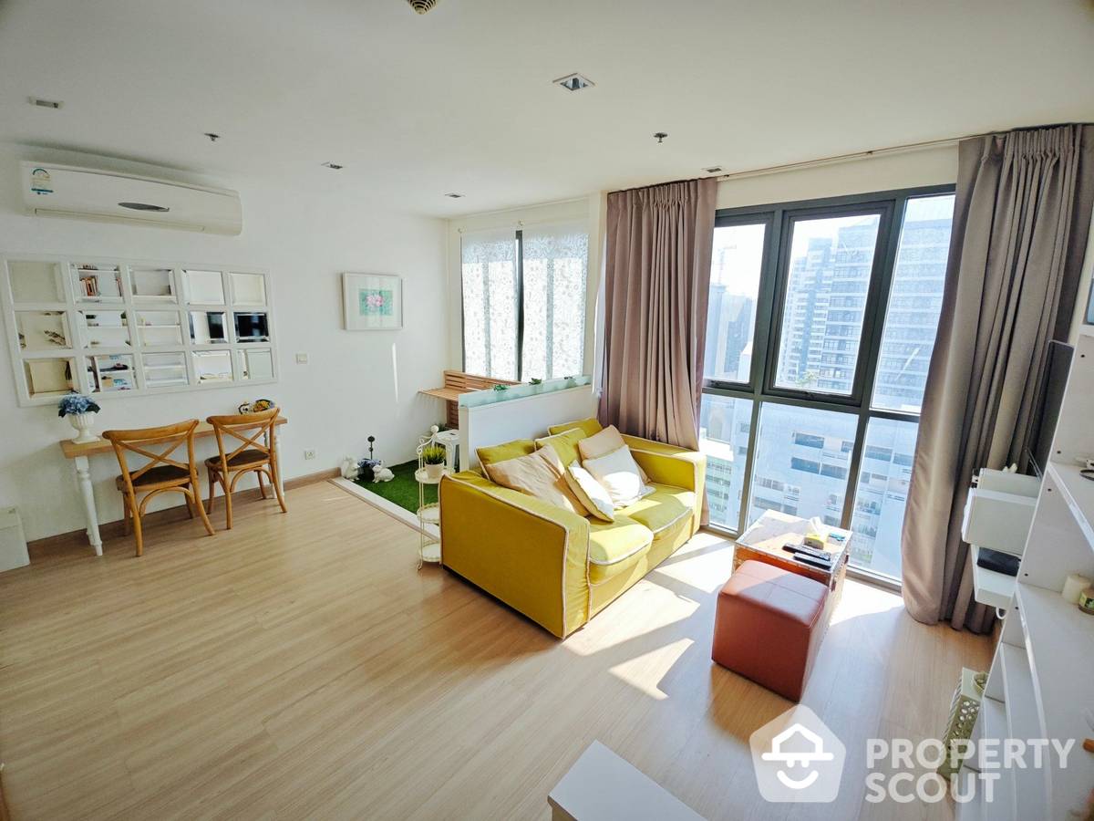 For SaleCondoRatchathewi,Phayathai : 2-BR Condo at Ideo Mobi Phayathai near BTS Phaya Thai