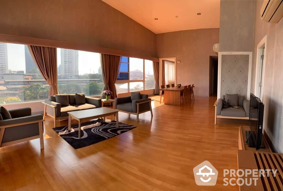 For SaleCondoWongwianyai, Charoennakor : 3-BR Condo at The Fine @ River Condominium near BTS Saphan Taksin