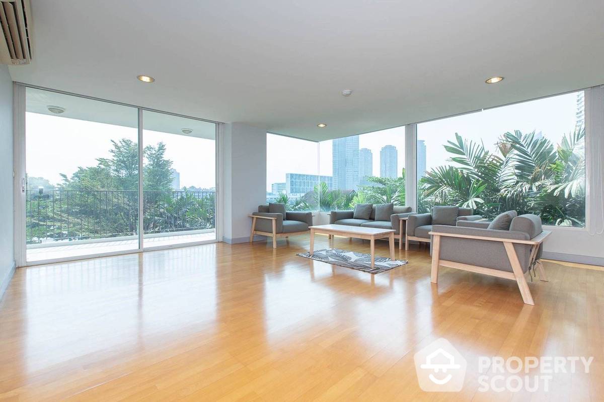 For SaleCondoWongwianyai, Charoennakor : 3-BR Condo at The Fine @ River Condominium near BTS Saphan Taksin