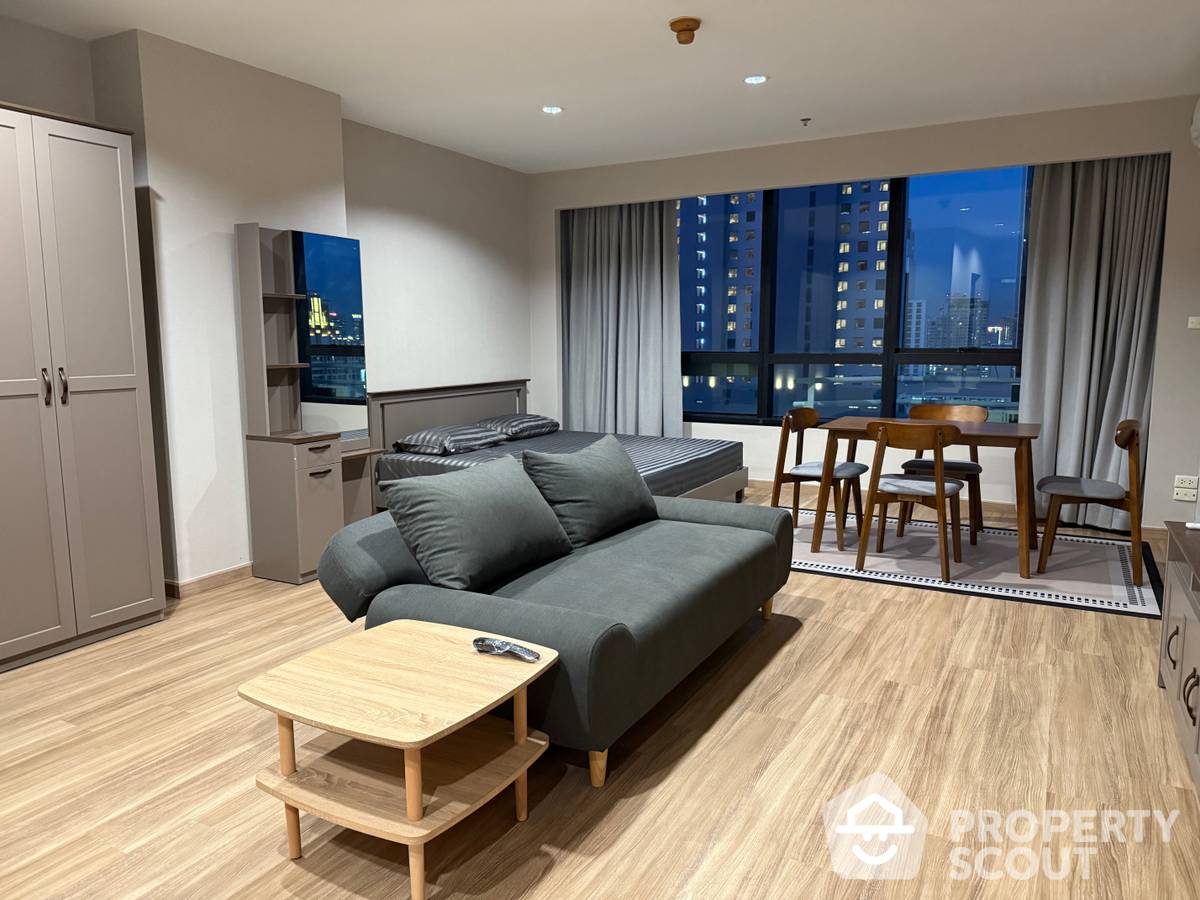 For RentCondoWitthayu, Chidlom, Langsuan, Ploenchit : 1-BR Condo at President Place near BTS Chit Lom