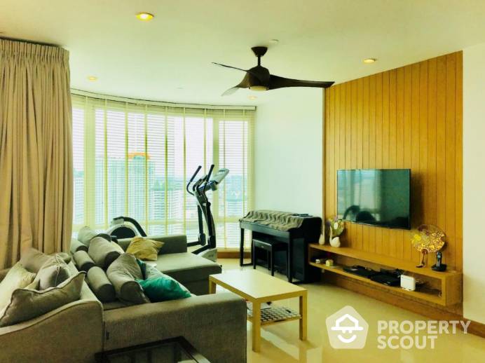 For SaleCondoWongwianyai, Charoennakor : 3-BR Condo at Watermark Chaophraya near BTS Krung Thon Buri