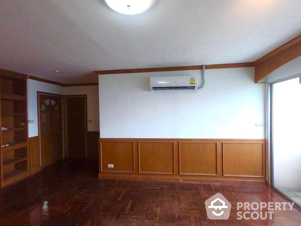 For SaleCondoRama3 (Riverside),Satupadit : 2-BR Condo at Modern Home Tower Condominium near MRT Wat Mangkon