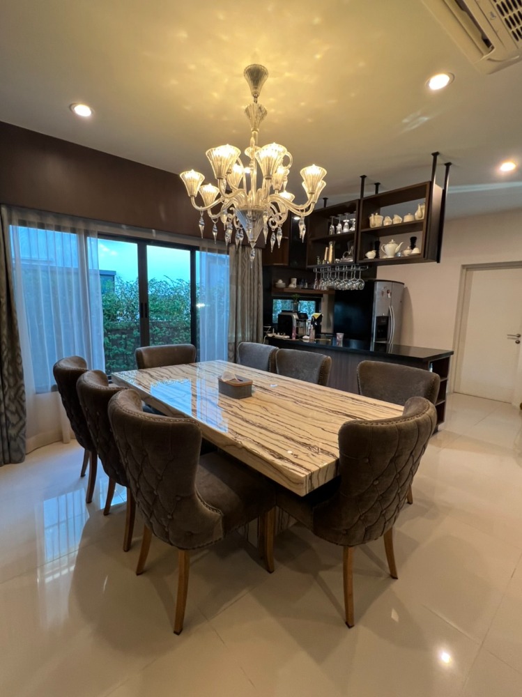 For RentHousePattanakan, Srinakarin : 🚩FOR RENT LUXURY HOUSE, a single house, very big corner 🔥 House number is already rich 🔥 Ready to stay - special price 🔥