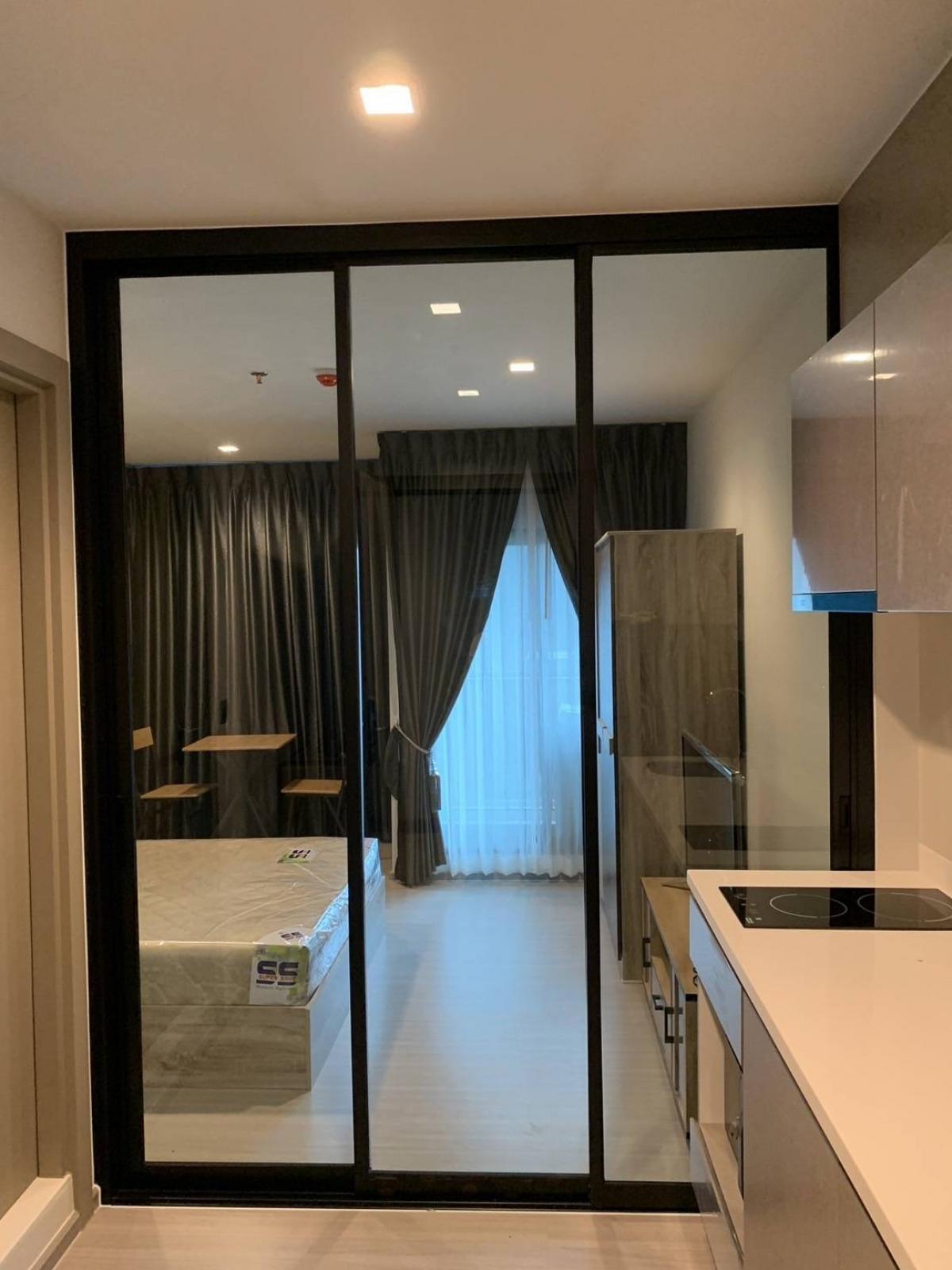 For RentCondoRama9, Petchburi, RCA : Agent For rent Life Asoke Rama9  26 sqm, 7th floor  The kitchen seperated  from the bedroom  Electrical appliance furniture  There is no parking space  15,000 baht  @542jirrs