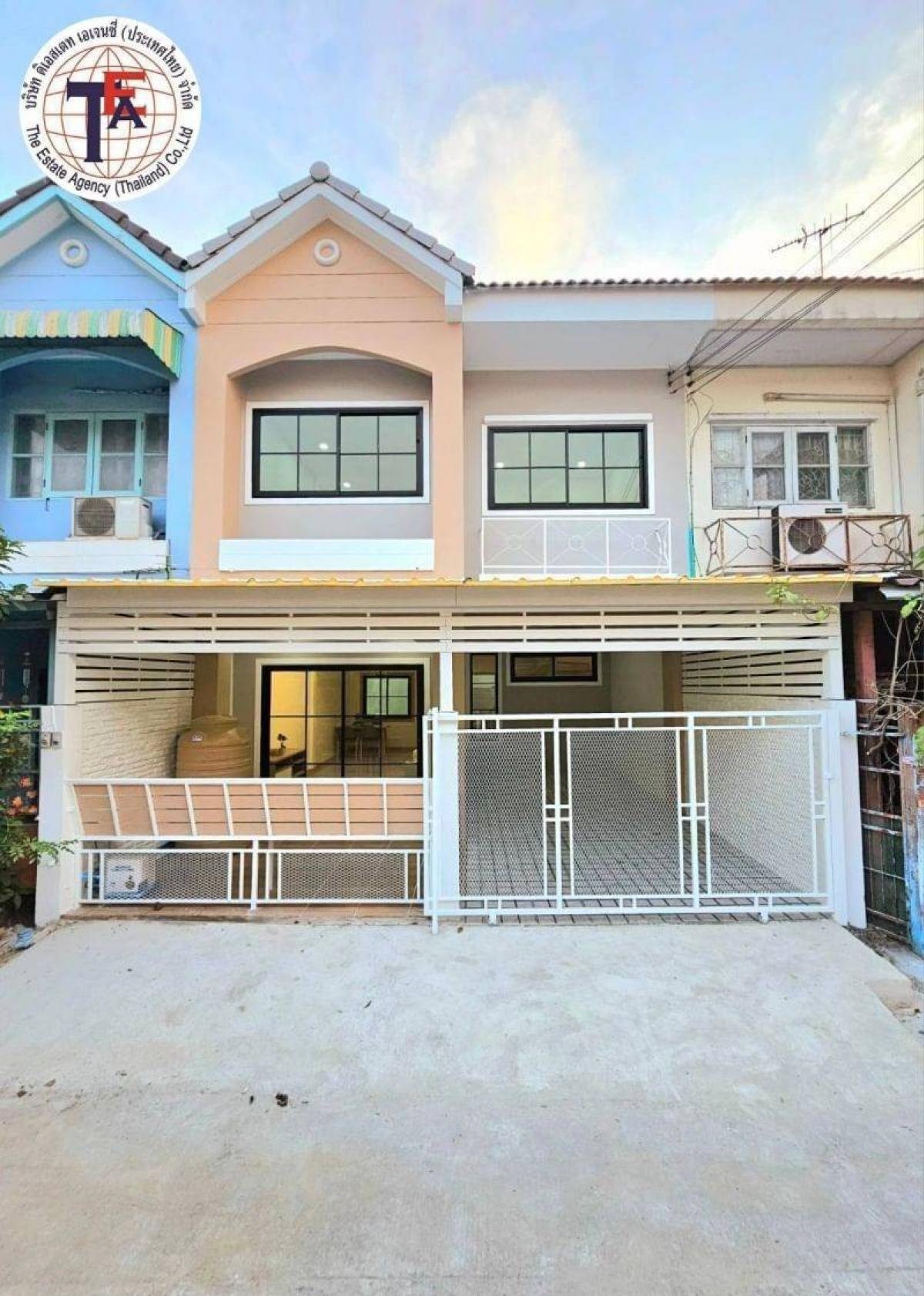 For SaleTownhouseNonthaburi, Bang Yai, Bangbuathong : 2 -story townhouse for sale, Bang Bua Thong Park Village Kanchanaphisek Road, Bang Bua Thong, Nonthaburi, Sombat Buri Market Central Westgate Purple Line, Bang Phai Bang Kruai-Sai Noi Chaiyapruek, Ratchaphruek, Nakhon In Bang Bua Thong, Suphan Buri, Big K