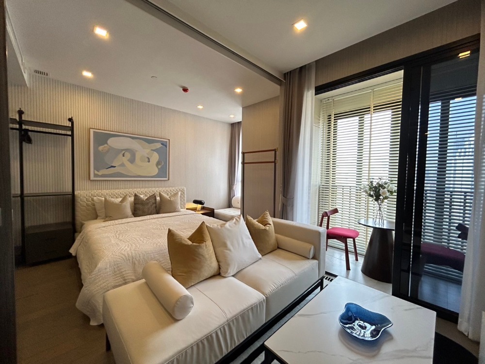 For RentCondoSukhumvit, Asoke, Thonglor : 🏢ASHTON Asoke 🛏️ Beautiful room ✨ There are many rooms 🌐 Good location 📍 High floor 🌤️ Beautiful view 🛋️ fully furnished 📺 Complete electrical appliances (special price)