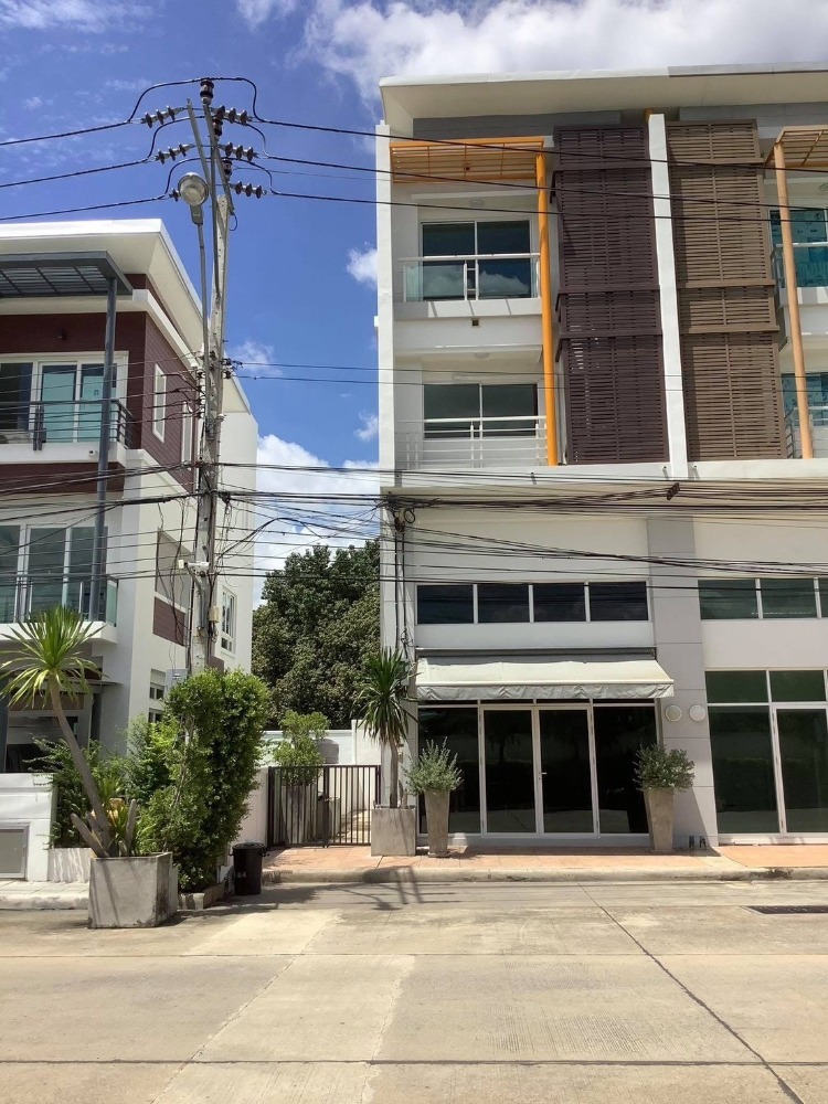 ให้เช่าตึกแถว อาคารพาณิชย์วิภาวดี ดอนเมือง หลักสี่ : LTH11872 - Commercial (Home Office) For Rent Size 199 sqm. 29 sqw. 4 rooms 3 baths Near ฺDon Mueang Airport ONLY 50K/Month