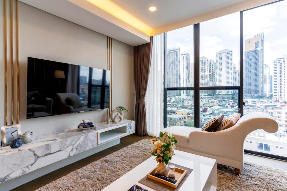 For RentCondoKhlongtoei, Kluaynamthai : Condo, 10th floor, good location with beautiful decorative furniture for rent in Rama 4-Khlong Toei area, near MRT, only 250 meters of Queen Sirikit National Convention Center