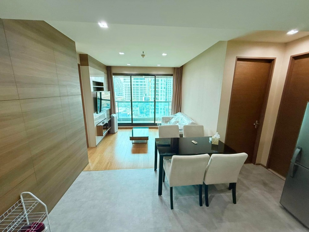 For SaleCondoSathorn, Narathiwat : The location is very livable. 2 bedrooms, beautiful view, complete, ready to move in.