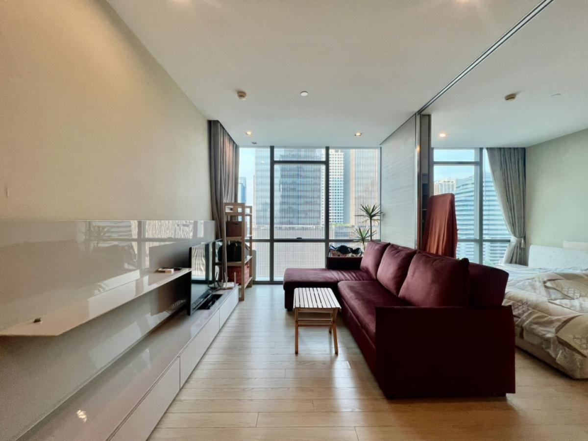 For RentCondoSukhumvit, Asoke, Thonglor : 🌇The Room Sukhumvit21🌇 Beautiful room, complete, ready (1 bedroom, 1 bathroom, 55 sqm.) ▫️ Near MRT Sukhumvit ▫️ Rent 35,000/month.