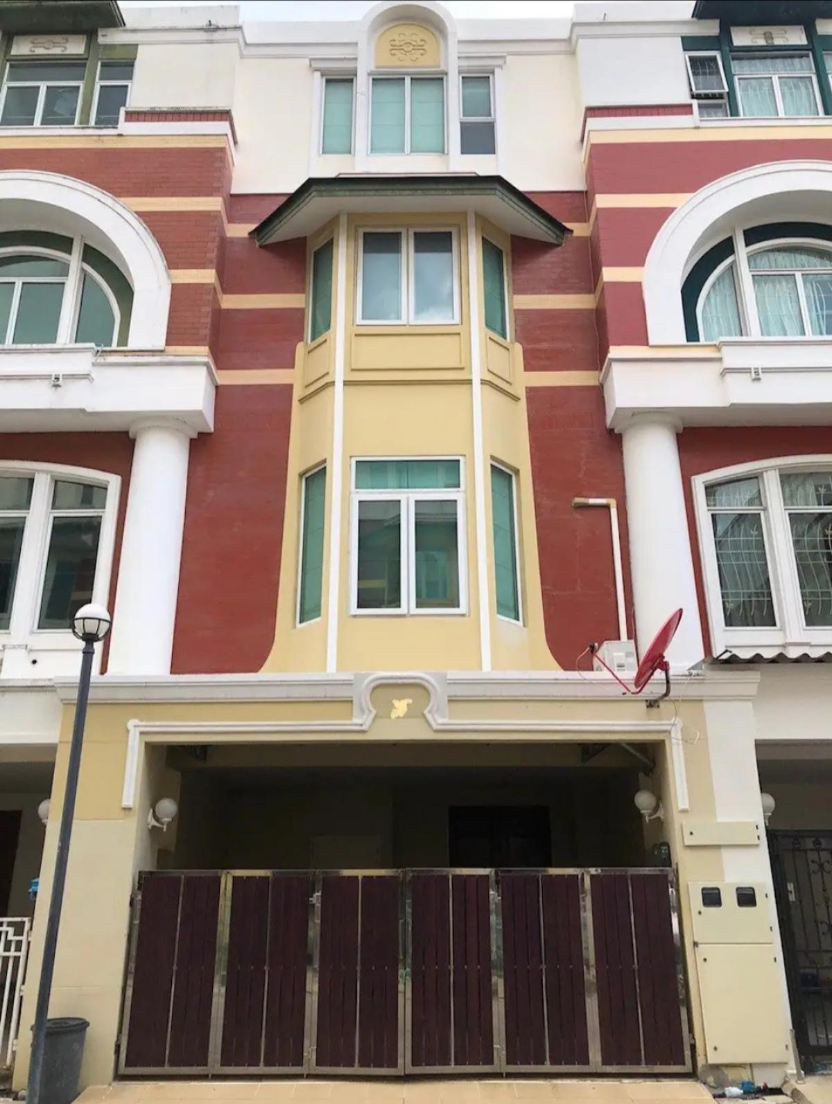 For RentHome OfficeOnnut, Udomsuk : #Townhome for rent in Sukhumvit Udomsuk area 🚩 Rawipha Village, Soi Udomsuk 39/1, decorated in the back 👍 Suitable for living and home office