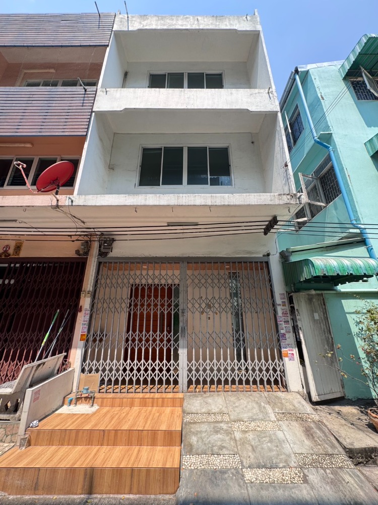 For RentShophouseBang kae, Phetkasem : Commercial building, Soi Petchkasem 46/1, only 100 meters from MRT Petchkasem 48 for rent.