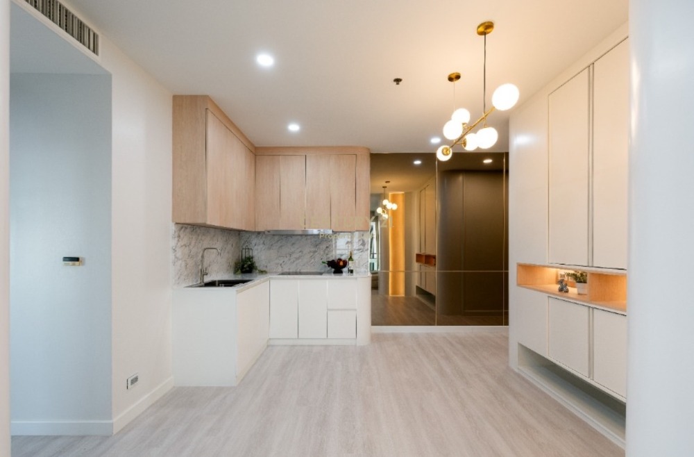 For SaleCondoNana, North Nana,Sukhumvit13, Soi Nana : Create a home life in the heart of the city, an area that never sleeps.The Diamond 11, a renovated condo in Modern Contemporary style, near BTS Nana