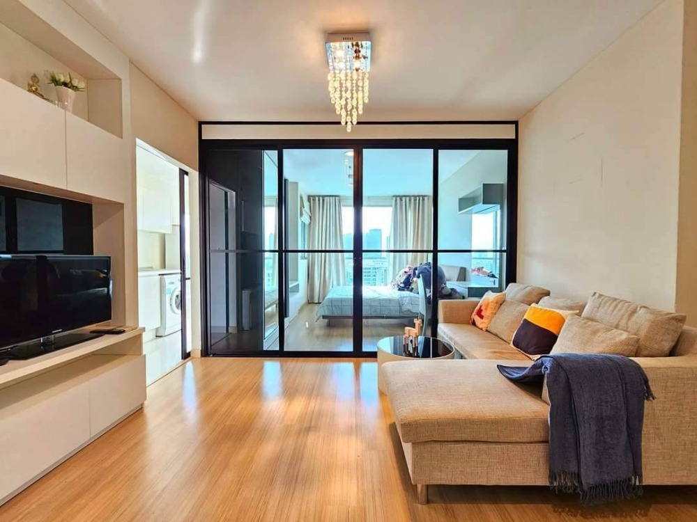 For RentCondoLadprao, Central Ladprao : Condo, 10th floor, good location with furniture and electrical appliances, beautifully decorated for rent in Lat Phrao-Chatuchak area, near MRT Lat Phrao, only 190 meters.