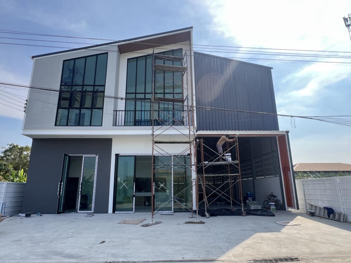 For SaleWarehousePathum Thani,Rangsit, Thammasat : Selling warehouses with 2 -story office, newly built in Khlong 4, Lat Sawai Lam Luk Ka