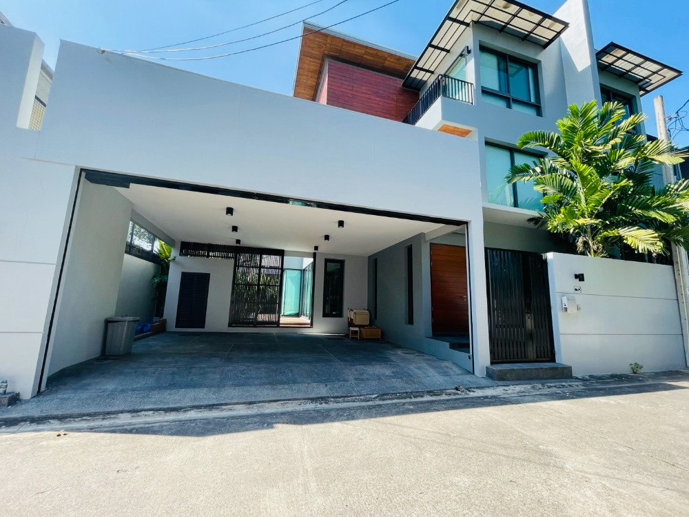 For RentHouseSukhumvit, Asoke, Thonglor : (H10633) Single House with Private Pool, 4 Bedrooms House in Ekkamai