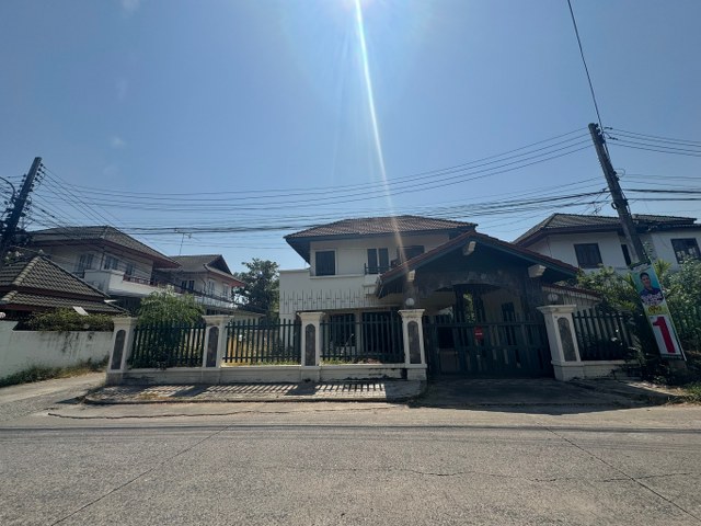 For SaleHousePathum Thani,Rangsit, Thammasat : 2 -story corner house for sale, area 85 sq.w., after Cheer Rangsit, Wang Thong River Park Village, sells according to the condition in good location, not flooded, suitable for Flip house cables and buying for living in Lam Luk Ka District, Pathum Thani Pr