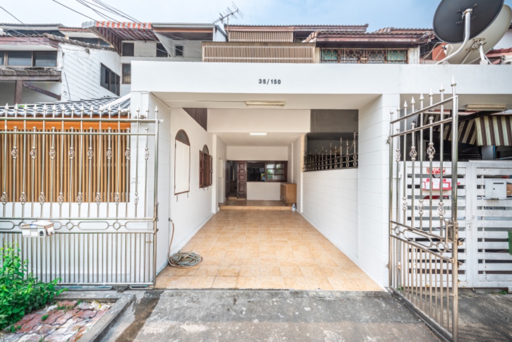 ให้เช่าทาวน์โฮมเกษตรศาสตร์ รัชโยธิน : 🌟 Fully-Furnished Family Home in Bang Khen for Rent 5-minute walk from BTS – Perfect for Expats, Digital Nomads & Pet Lovers! 🐾  15-minute from Don Muang Airport