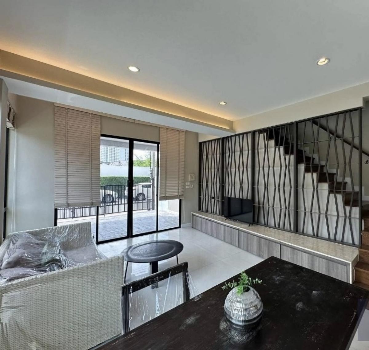 For RentTownhouseOnnut, Udomsuk : 🏡 Luxury Townhome for Rent in Sukhumvit 50 Near BTS On Nut | Fully Furnished, Move-in Ready & Pet-Friendly! 🐾🌟