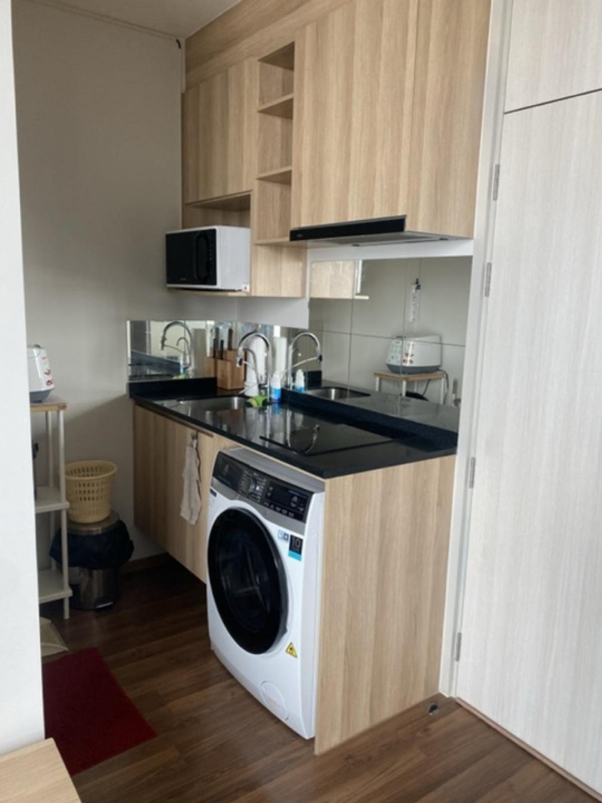 For RentCondoRatchadapisek, Huaikwang, Suttisan : ⚜️ Rent a condo. Really have everything, such a rice cooker, dishes, bowls, spoon, even hanger. 😃😃 Fully Furnished!  Noble Revolve ratchada